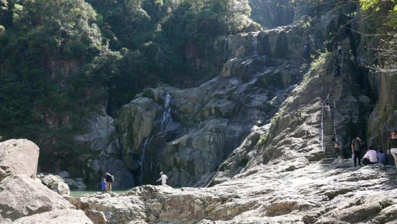 建设更高水平的平安贵州法治贵州 贵州日报天眼新闻记者 程星 陈景雄 罗华 方勇